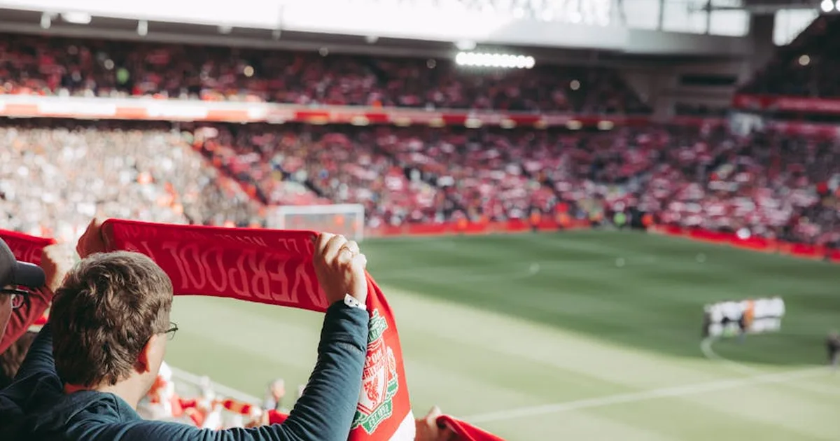 Roberto Firmino: Quando a Fé e o Futebol se Encontram no Campo da Vida