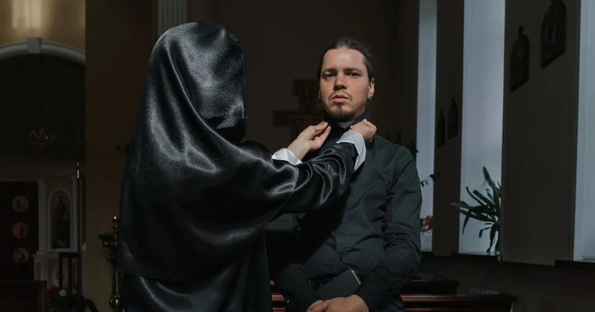 Ein Priester, eine Wohngemeinschaft und das Ringen um christliche Identität