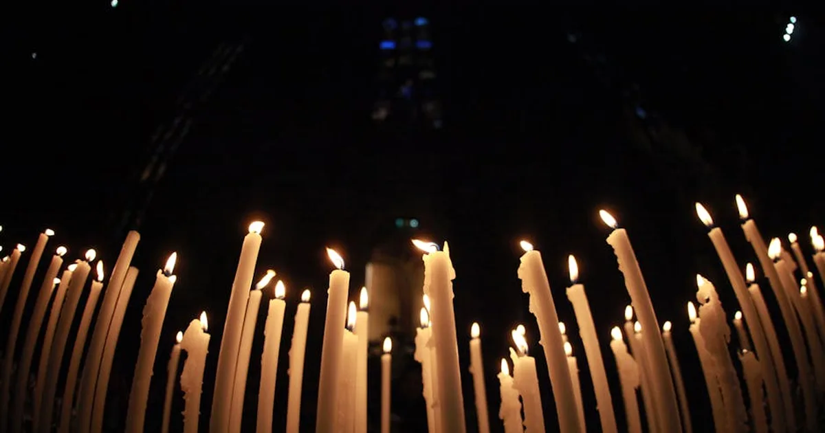 Um Sinal de Esperança: Papa Leão XIV Conduz Vigília de Oração pela Paz no Vaticano