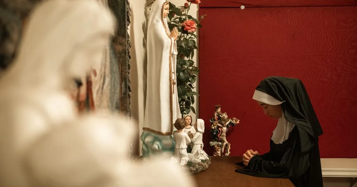 Maria, Mãe da Graça: Um Exemplo de Fé para Nossa Vida