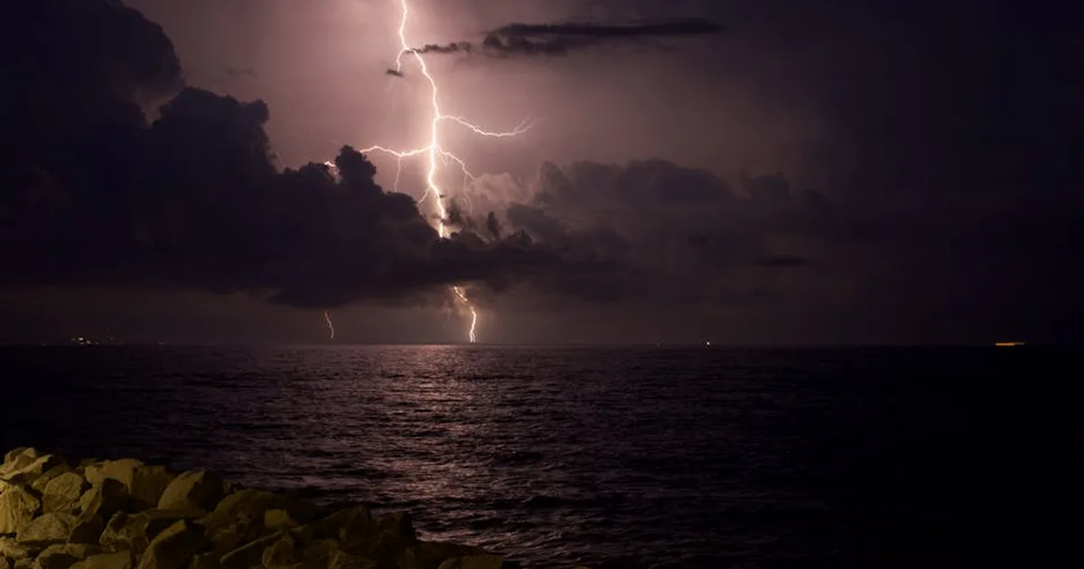 Caminando sobre las olas: El llamado de Pedro en medio de la tormenta