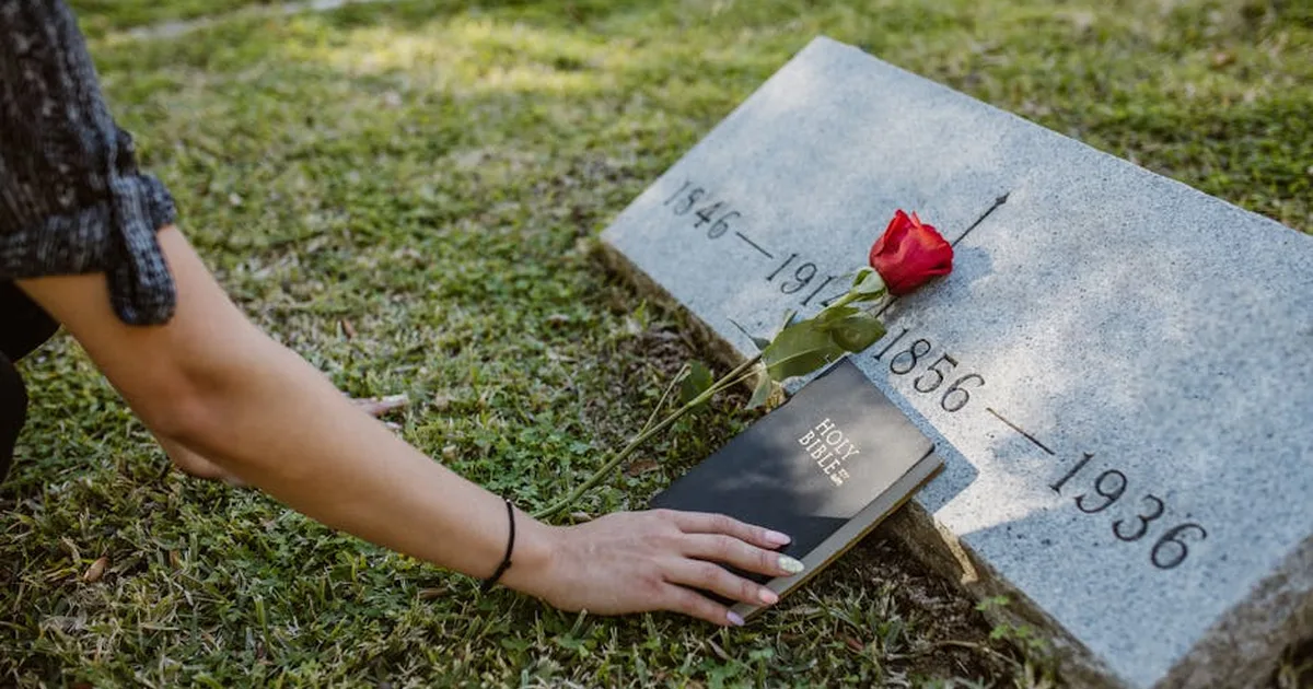 Cremación: ¿Qué dice la Biblia? Una guía para tu decisión