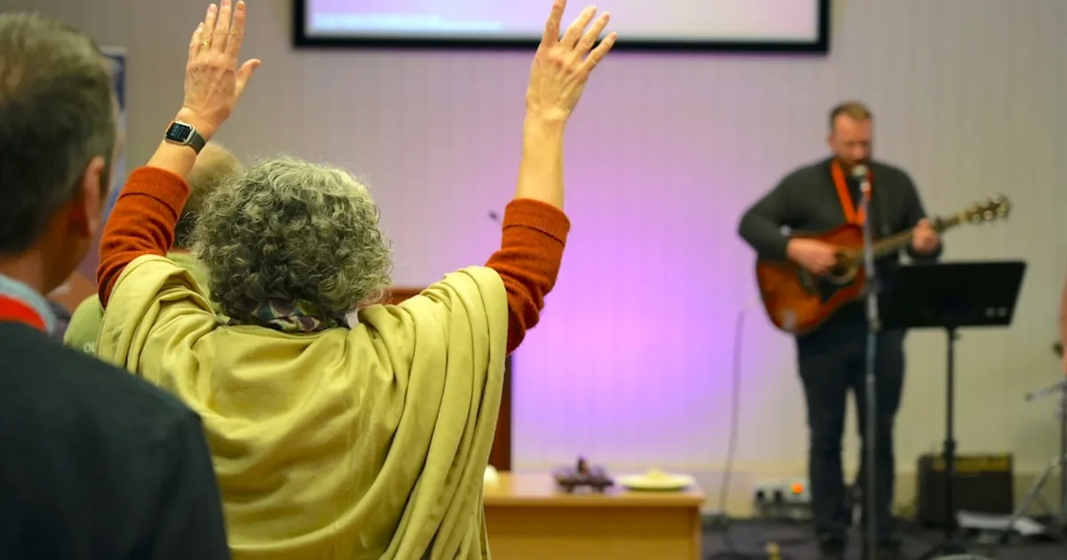 Fé Sem Fronteiras: Como Crentes de Todo o Mundo Estão Revitalizando as Comunidades Cristãs nos EUA