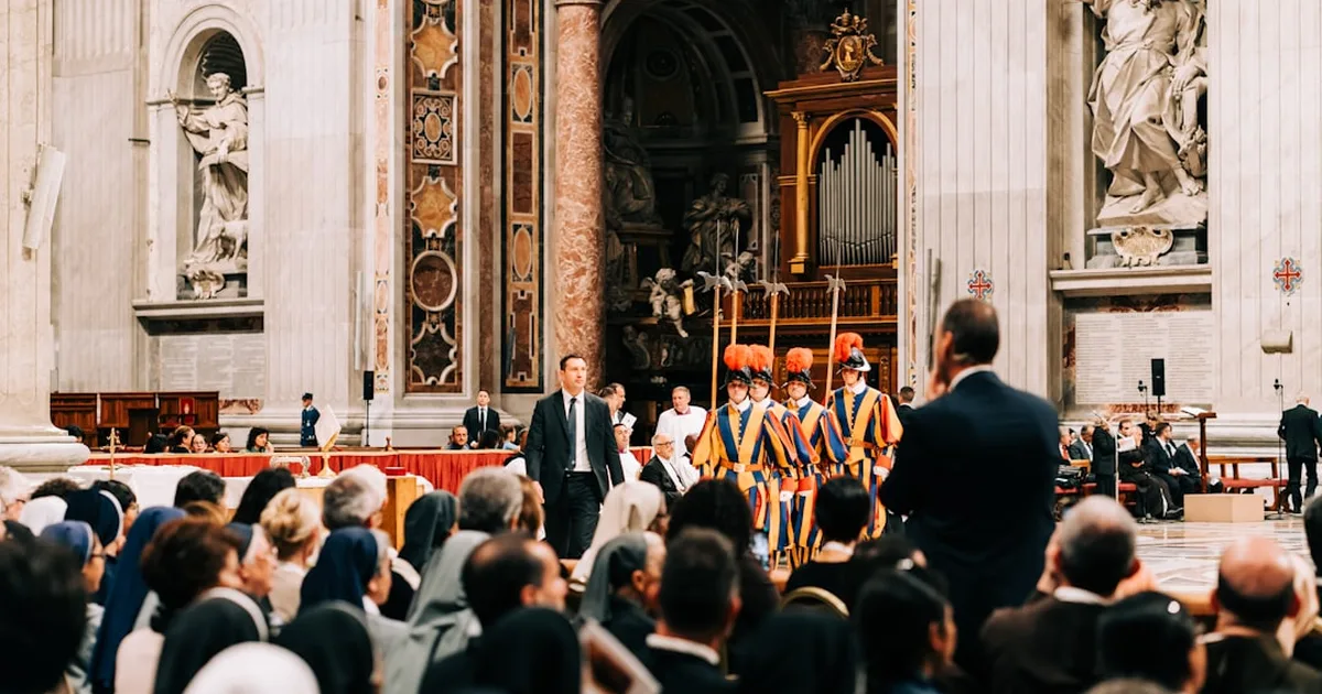 Le Pape Léon XIV et la prière pour la paix : Une réponse spirituelle aux bouleversements de notre époque