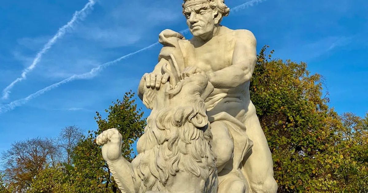 Significado bíblico de soñar con leones: revelaciones de fuerza y fe