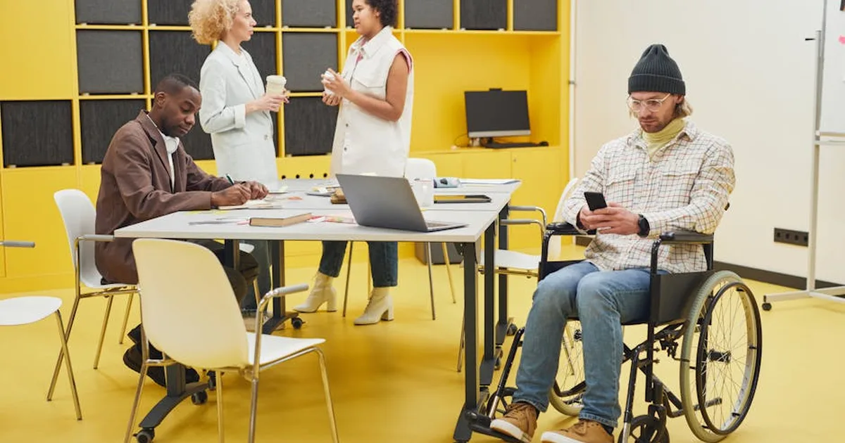 Inclusione lavorativa per chi ha malattie croniche: una sfida di umanità
