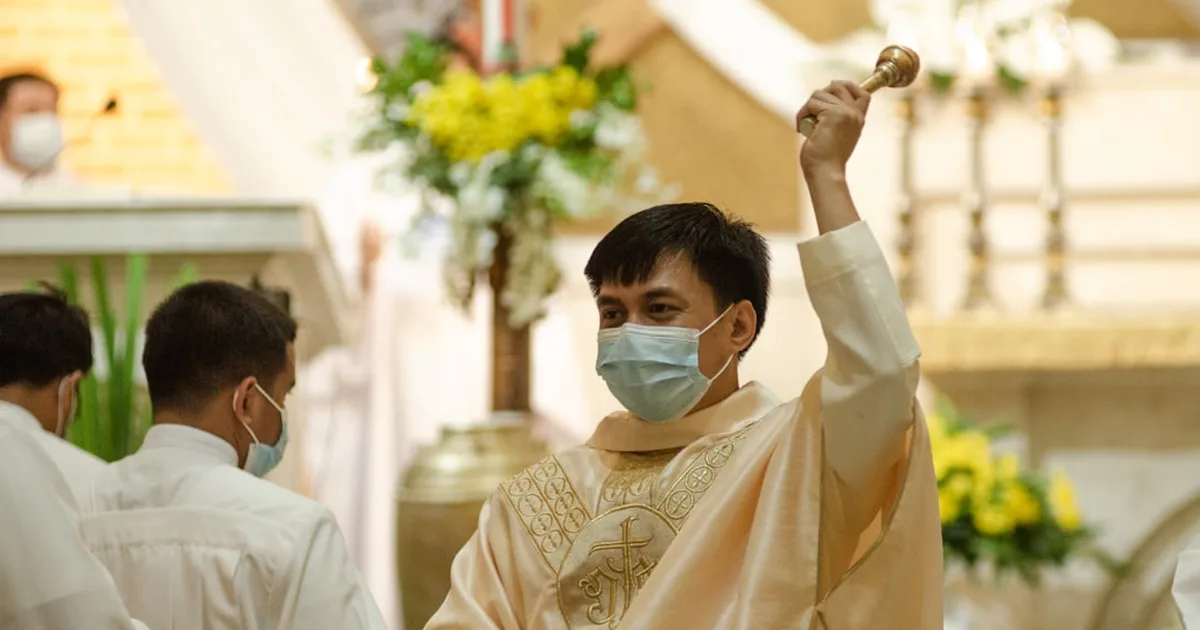 A Beleza do Serviço Litúrgico: Quando o Ministro Se Apaga para que Cristo Brilhe