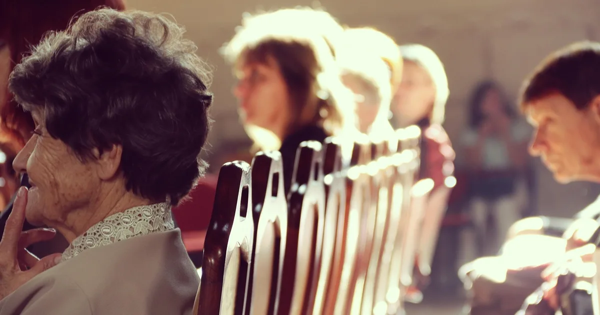 Graça que Acolhe: Como as Igrejas Estão Abençoando Relações Diversas com Amor Pastoral