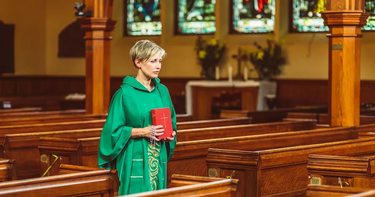 Canciller en la Iglesia: funciones clave y su importancia en tu diócesis