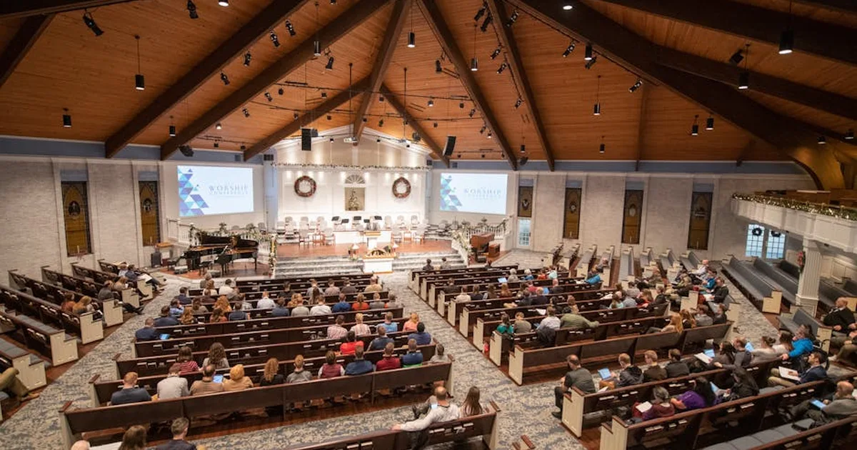 Caminhando Juntos: Rumo a uma Nova Visão Pastoral e Carismática