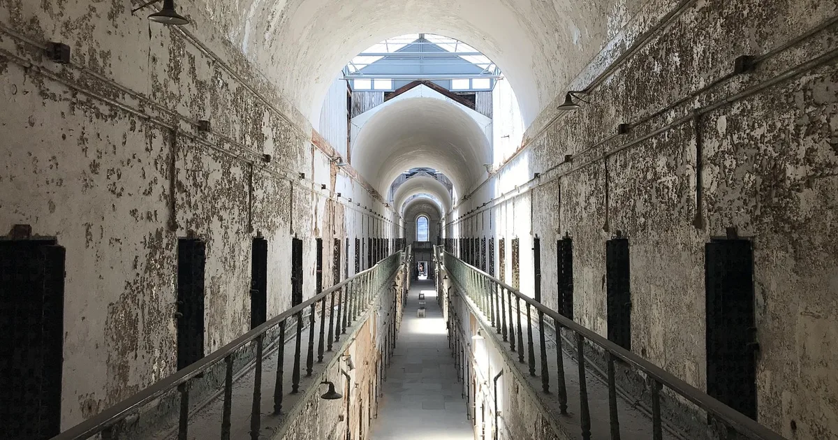 From Reggaeton to Redemption: Daddy Yankee Shares Gospel with 2,000 Inmates in Louisiana