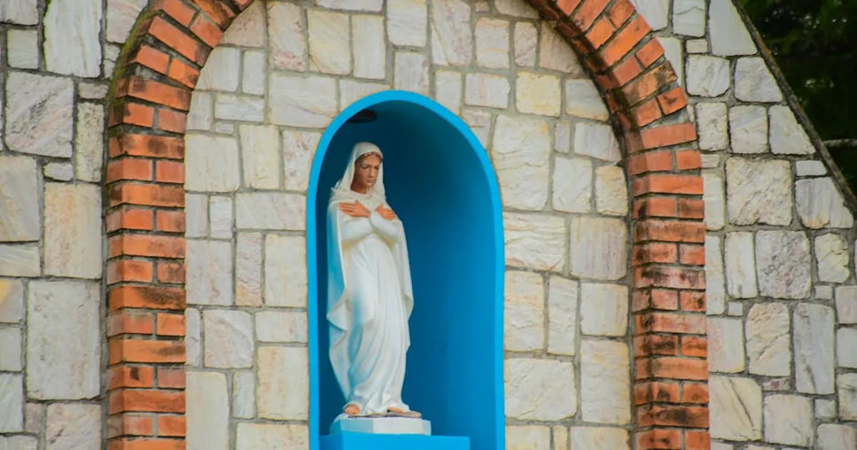 Espaços Sagrados e Comunhão Cristã: Respeitando o que é Santo para os Outros