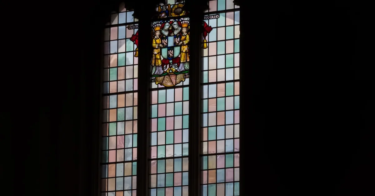 La luz que viene de lo alto: Reflexión sobre Juan 3:31-36 para tu vida cristiana