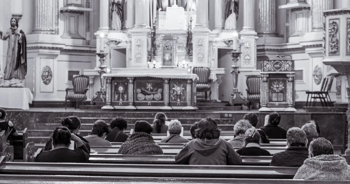 Papa Leão XIV destaca como a missa dominical fortalece a fé e a comunhão entre os cristãos