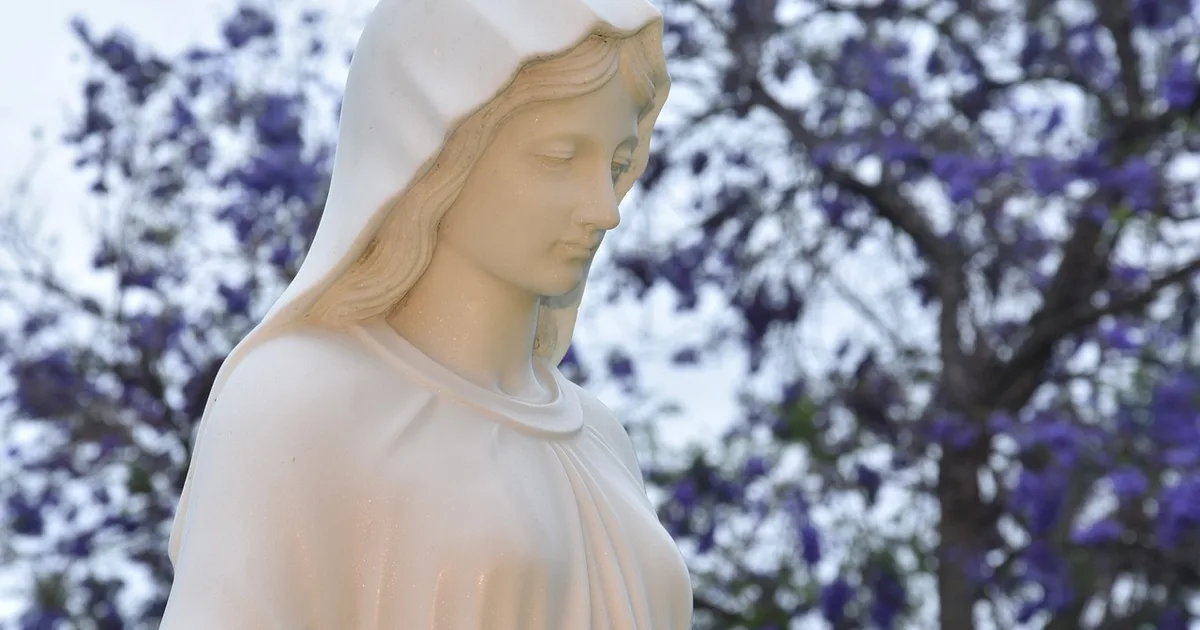 Ave Maria: Uma Oração que Nos Leva ao Encontro com Jesus