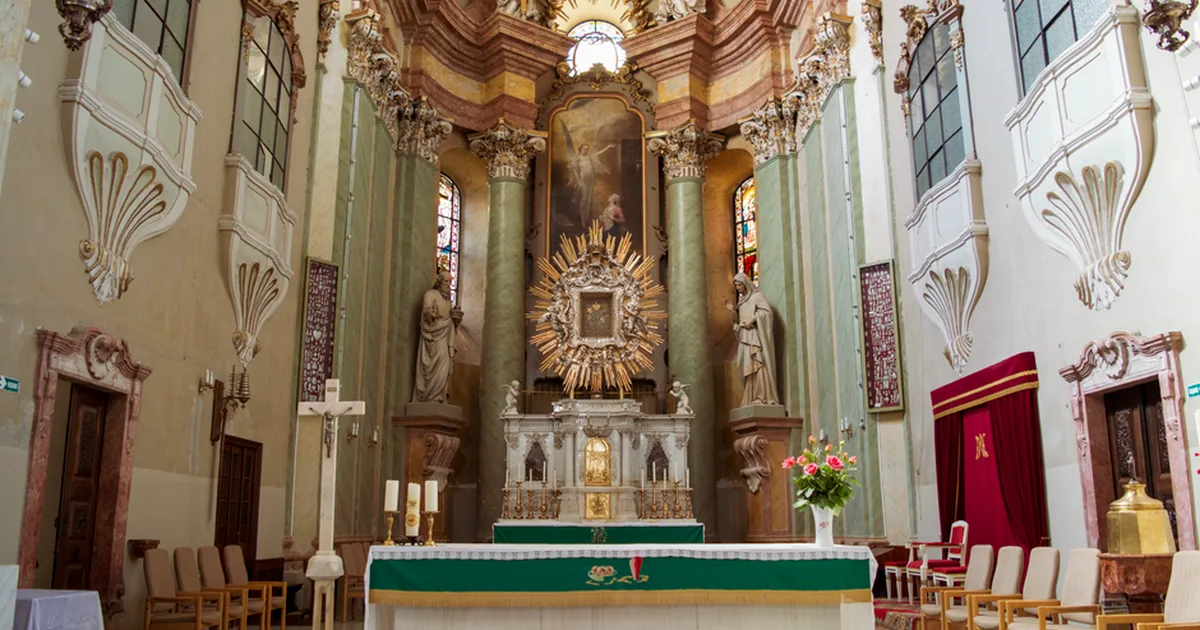 Die katholische Kirche verstehen: Glaube, Gemeinschaft und Tradition
