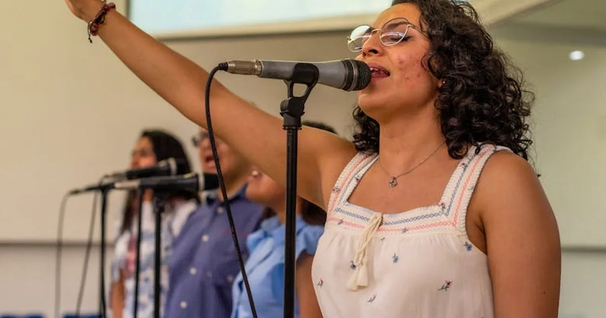 Júlia Cristiano: Do Programa Raul Gil ao Altar de Adoração - Uma História de Propósito