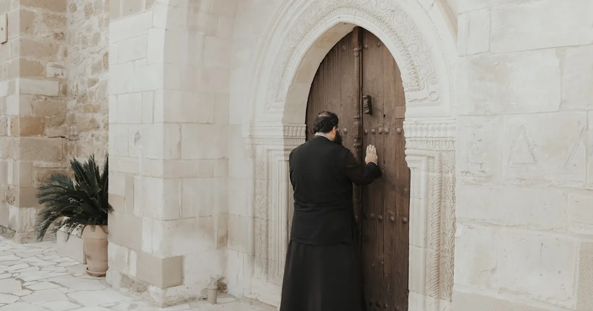No toda puerta abierta es voluntad de Dios: claves para discernir en el ministerio