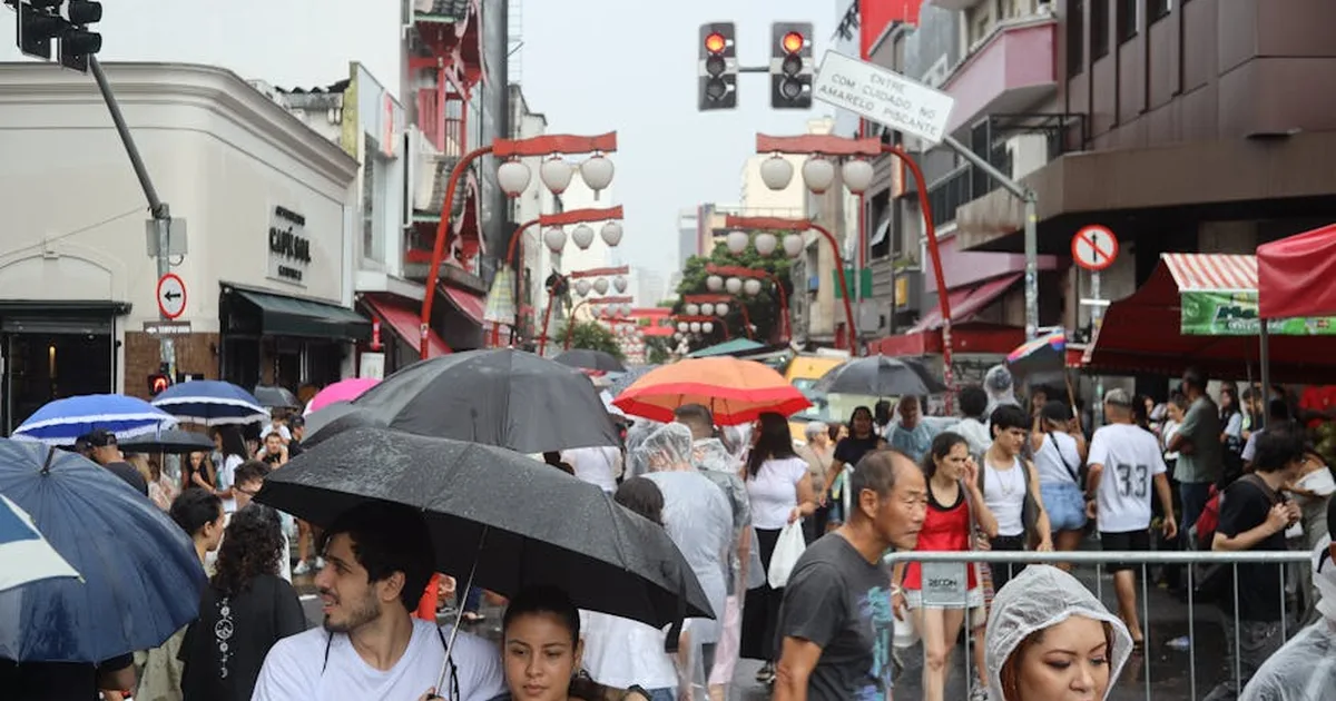 La lluvia no detiene la misión: 109 corazones renovados en feria del Espíritu Santo