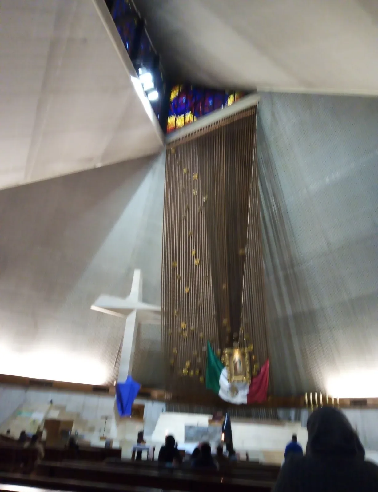 Basílica de Nuestra Señora de Guadalupe — La basílica de guadalupe de Monterrey por dentro
