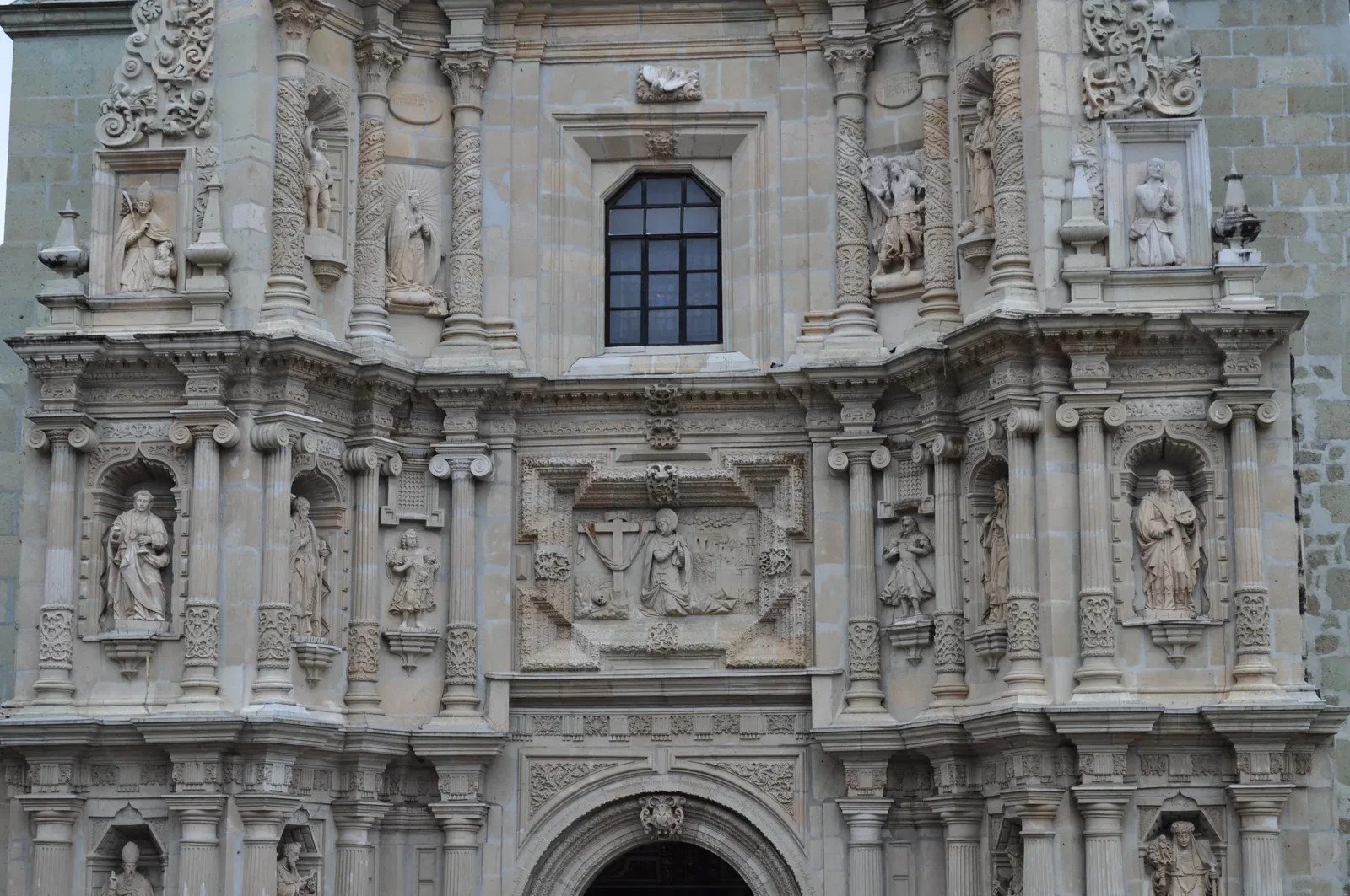 Basílica de Nuestra Señora de la Soledad — This is a photo of a monument in Mexico, identified by ID