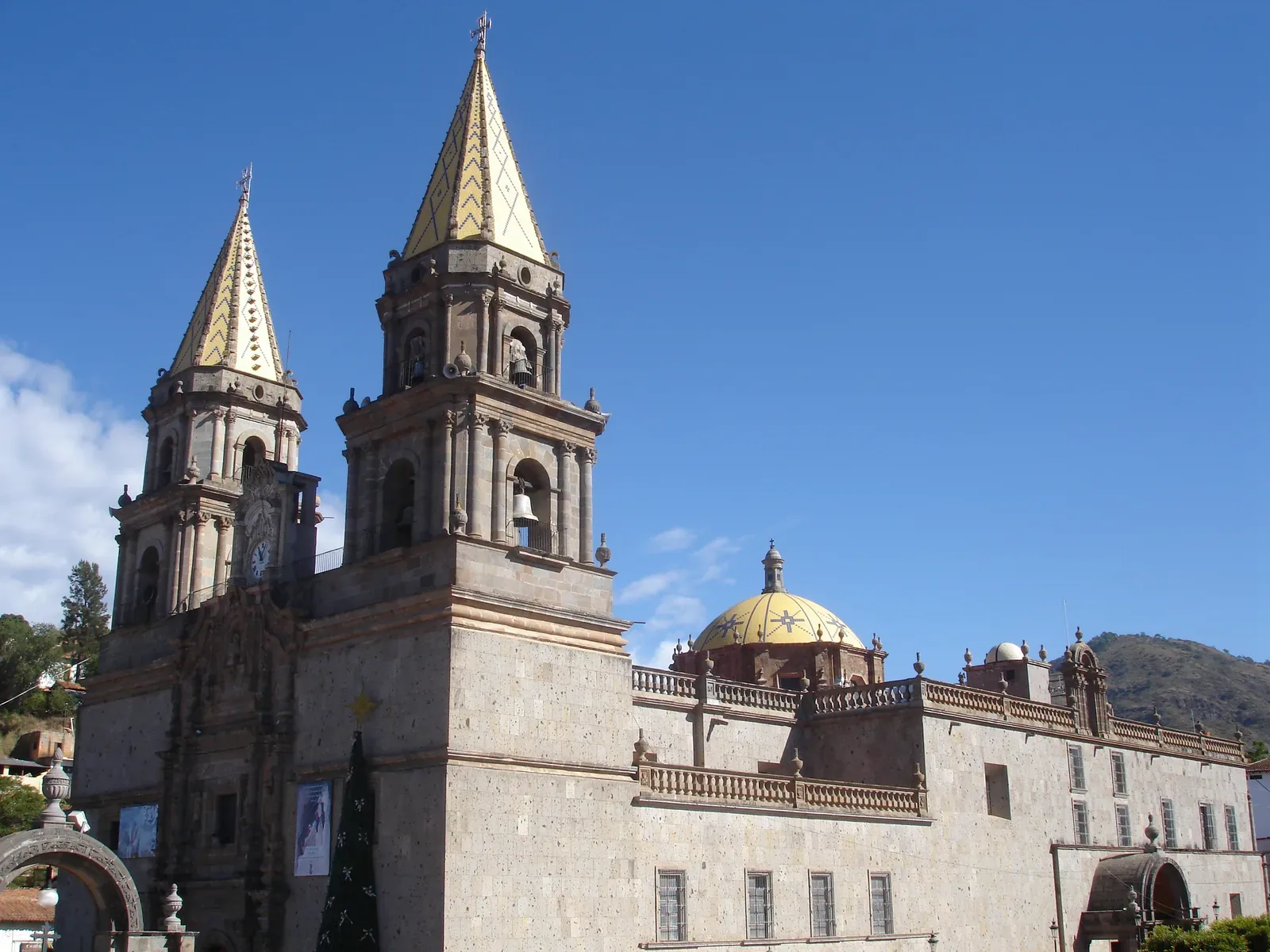 Basílica de Nuestra Señora del Rosario de Talpa — Cathedral Basilica of Our Lady of Rosary, Talpa de Allende Jalisco, Mexico.