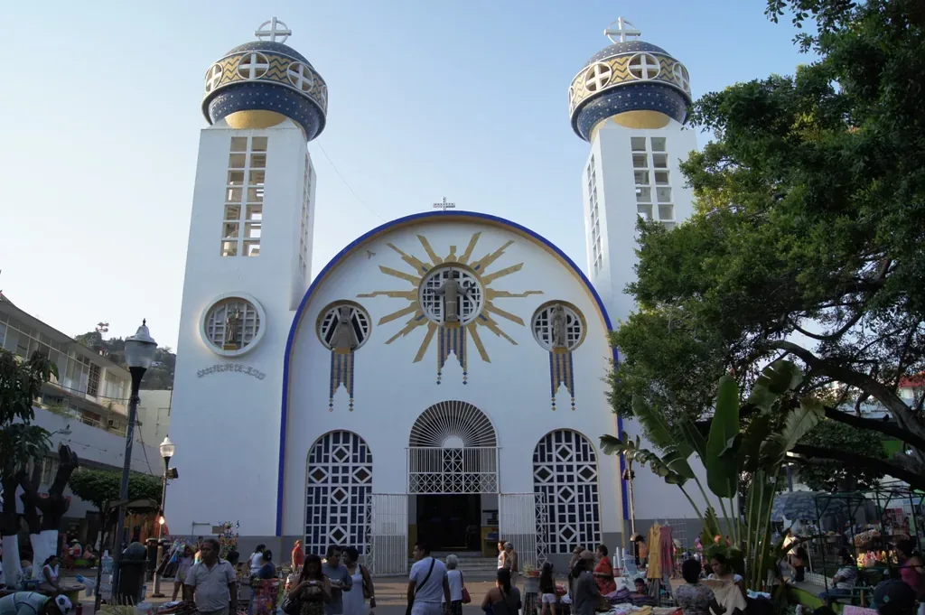 Catedral de Nuestra Señora de la Soledad — Cathedral of Nuestra Señora de la Soledad in Acapulco, Mexico. It has housed the See of the archdiocese of Acapulco since 1958.The architecture reflects different styles, neo-colonial, Moorish revival