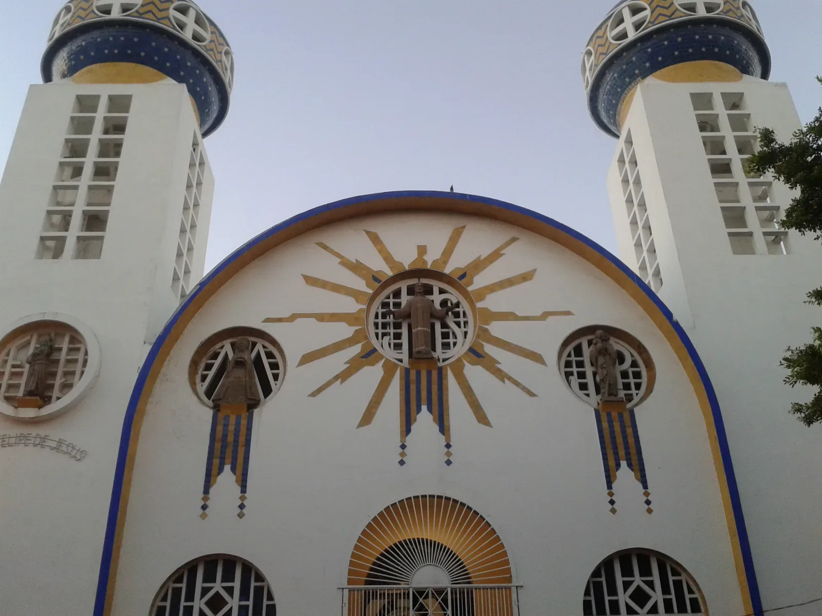 Catedral de Nuestra Señora de la Soledad — Catedral en el zocalo de Acapulco