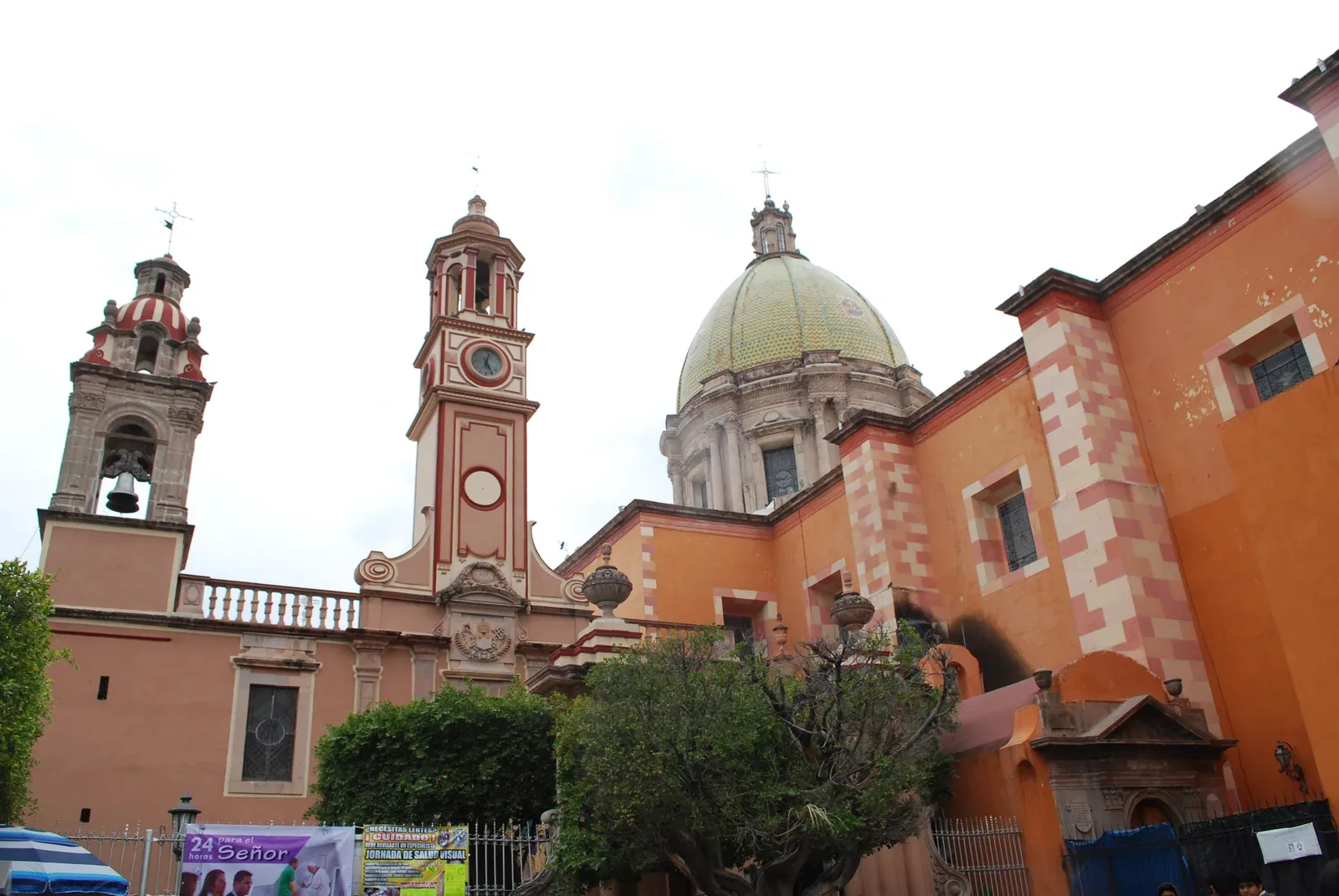 Catedral de Celaya (Purísima Concepción) — Towers and dome of the San Francisco Church in Celaya, Guanajuato, Mexico