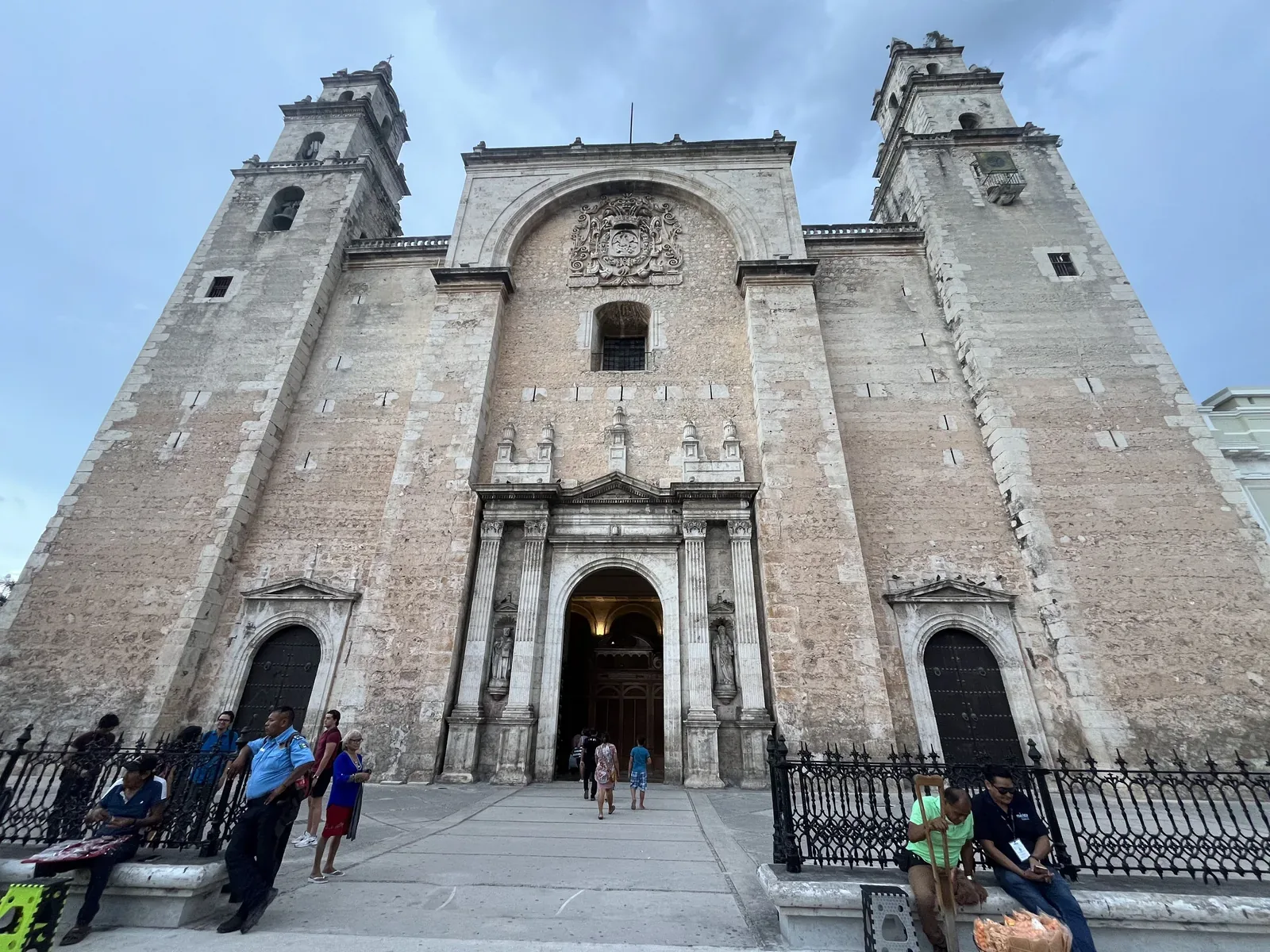Catedral de San Ildefonso — Catedral de San Ildefonso, fachada principal de la catedral