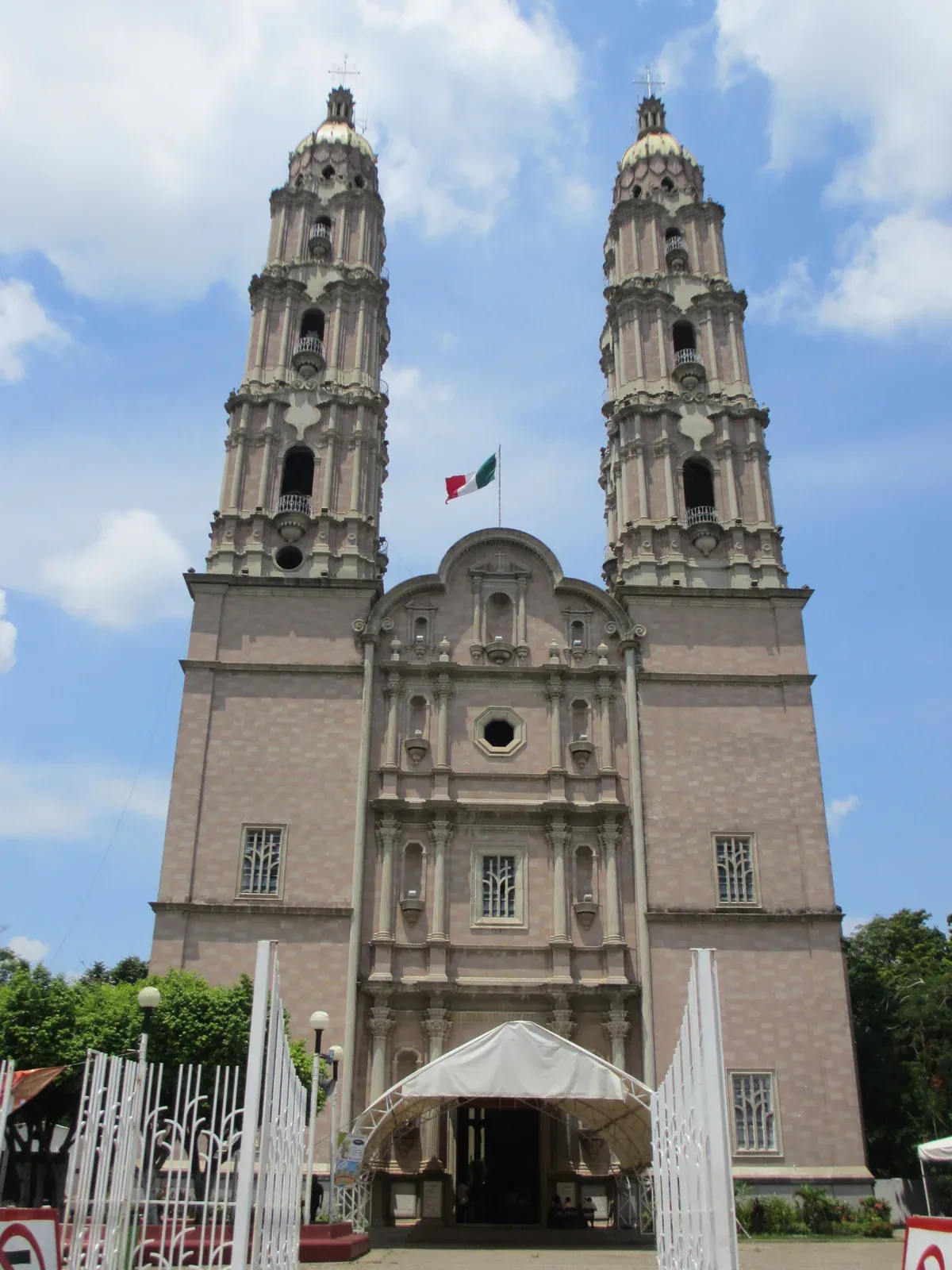 Catedral del Señor de Tabasco — This is a photo of a monument in Mexico, identified by ID