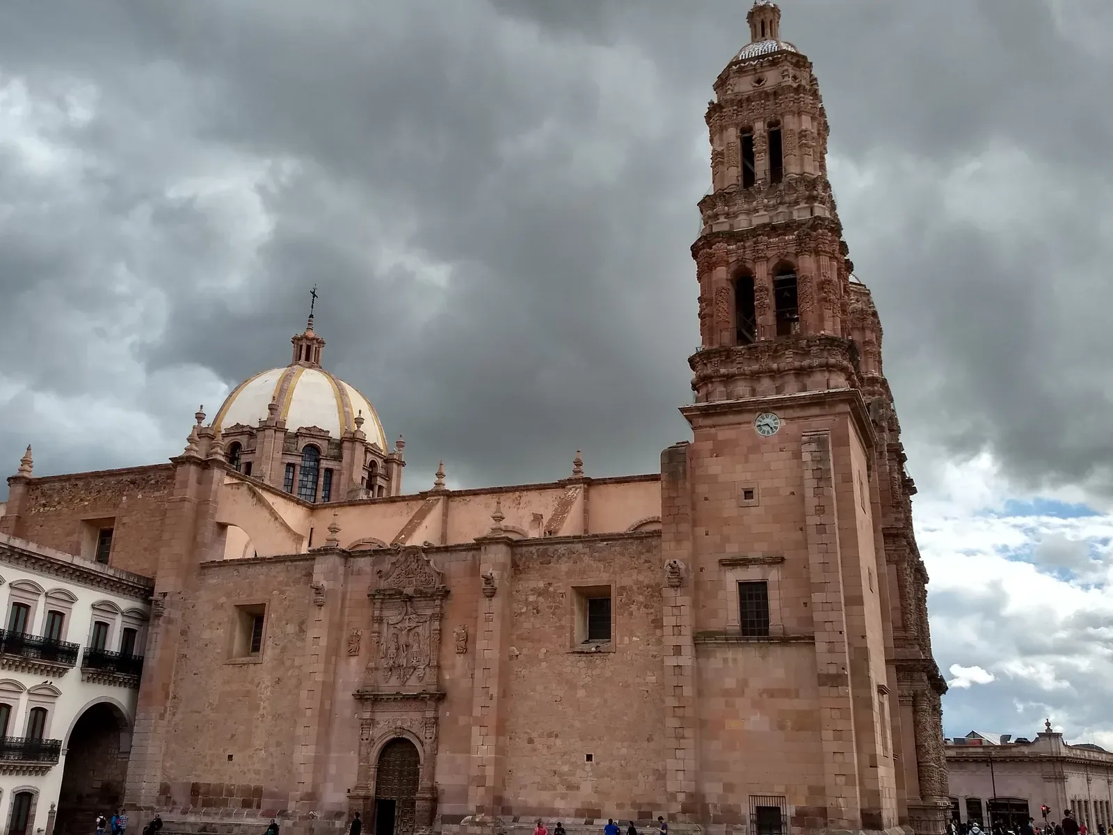 Catedral de Zacatecas — This is a photo of a monument in Mexico, identified by ID