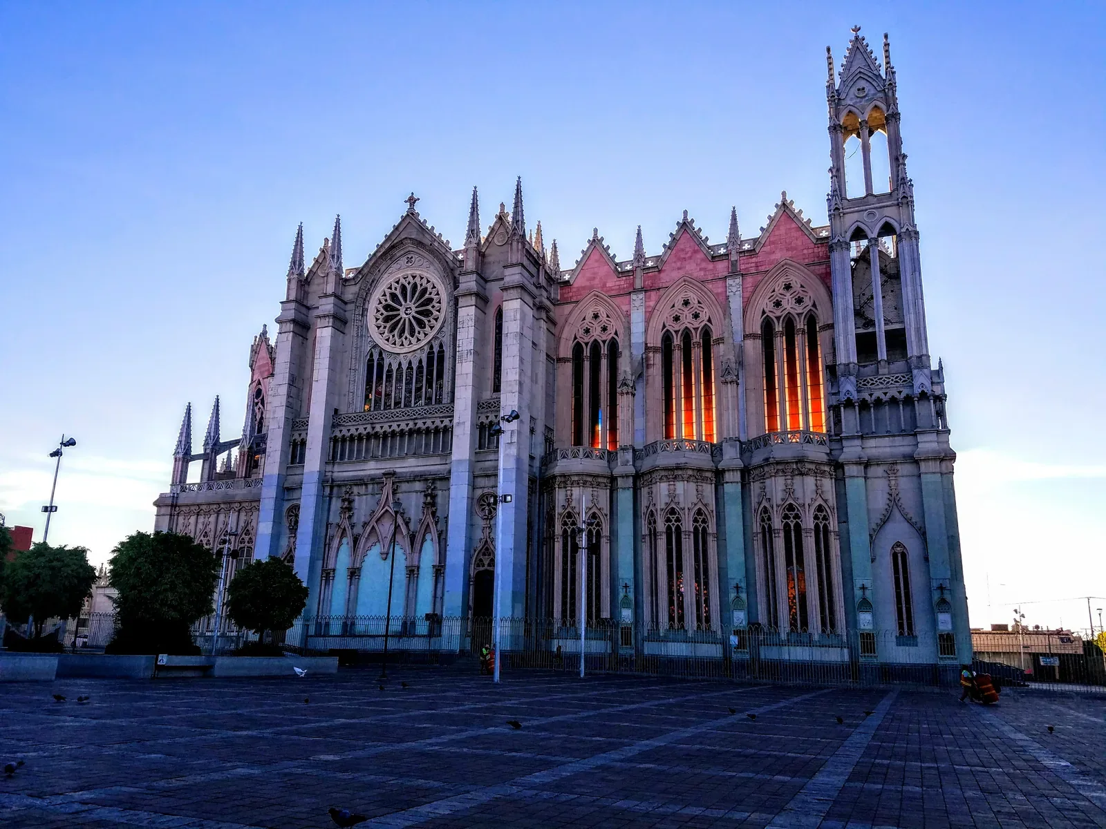 Templo Expiatorio de León — Fachada lateral del Templo Expiatorio