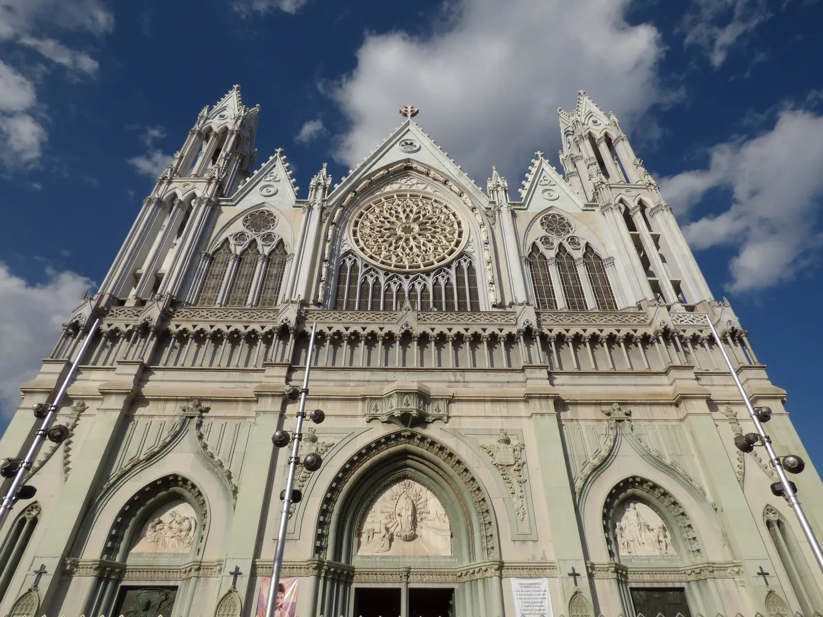 Templo Expiatorio de León — Fachada del Templo Expiatorio de León, Gto., México