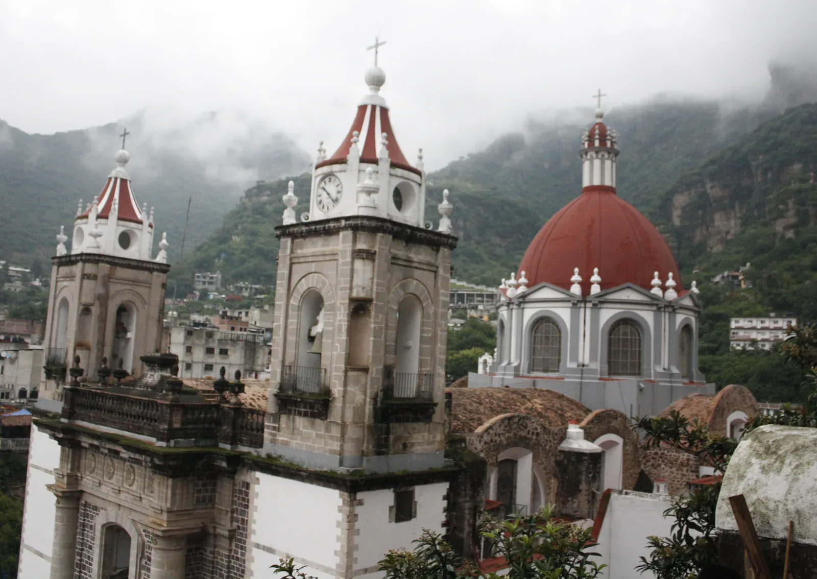 Santuario del Señor de Chalma — vista del templo de chalma desde afuera, en las alturas.