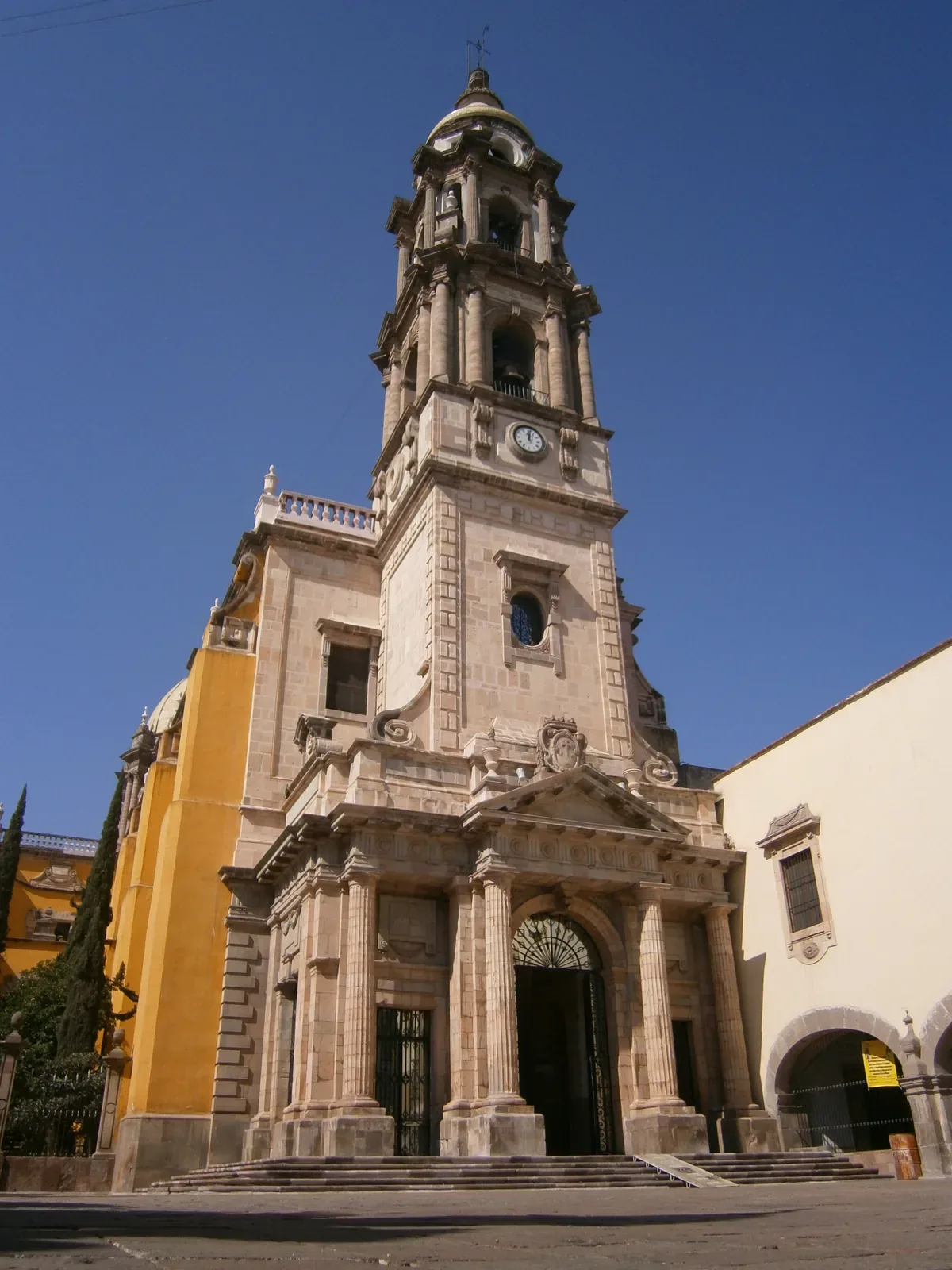 Templo de Nuestra Señora del Carmen (obra de Tresguerras) — This is a photo of a monument in Mexico, identified by ID
