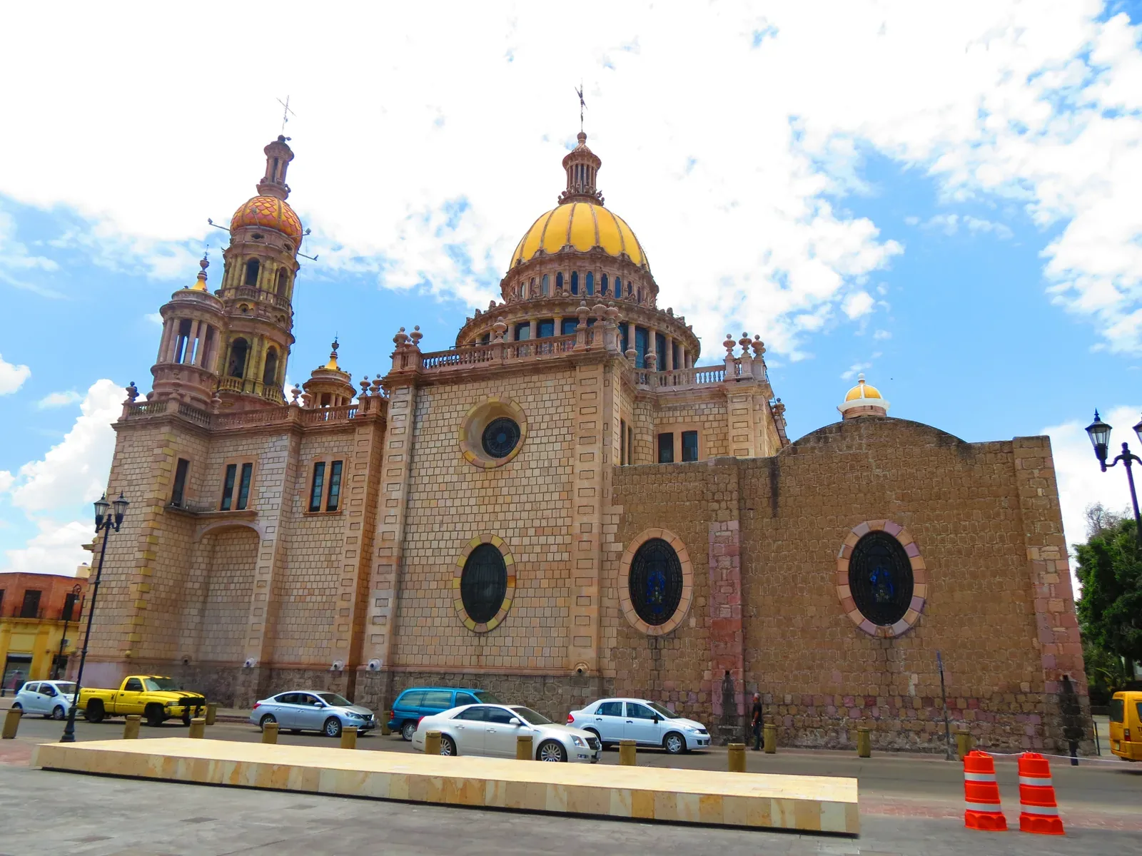 Templo de San Antonio de Padua — El Templo de San Antonio visto desde el Museo Aguascalientes