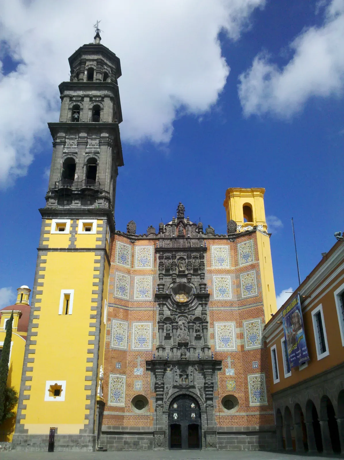 Templo de San Francisco (Beato Sebastián de Aparicio) — Templo conventual de San Francisco, Puebla, México. Boulevard 5 de mayo esquina con 14 oriente.