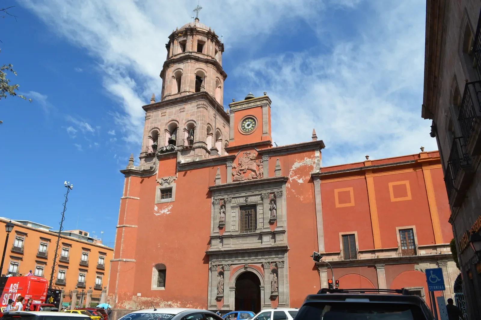 Templo de San Francisco de Asís (Plaza Zenea) — View of the Church of San Francisco in Santiago de Queretaro, Mexico